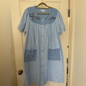 Go Softly patio dress size L with bird embroidery